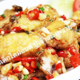เนื้อปลากระพงผัดพริกเกลือ