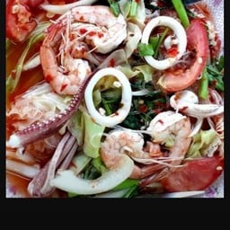 ยำวุ้นเส้นกุ้งปลาหมึกตีนไก่