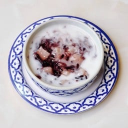 ข้าวเหนียวดำน้ำกะทิ เผือก