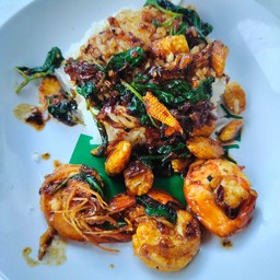 ข้าวกระเพรากุ้ง