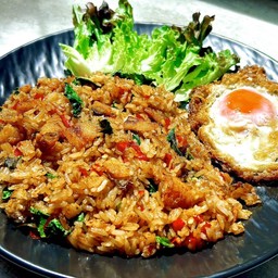 ข้าวกะเพราปลาสลิดคลุก ไข่ดาว