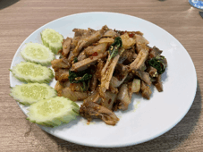 ผัดกะเพราขาหมูกรอบ (กับข้าว)