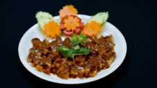 ขาหมูกรอบราดมัสมั่นใต้ (กับข้าว)