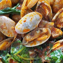 Stir Fried Clams With Chili Paste
