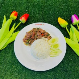 ข้าวกระเพราเครื่องในไก่