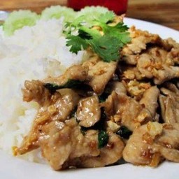 ไก่ผัดกระเทียม