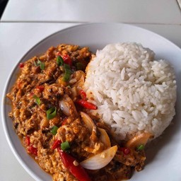 ปลากระป๋องผัดไข่ราดข้าว