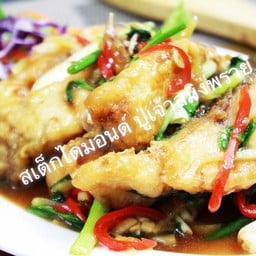 เนื้อปลากระพงผัดคื่นช่าย