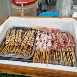 หม่าล่าเด้อหมึกย่างซีฟู้ด(ติดกับร้านเกี้ยวกุ้งคำโต วงเวียนวัดสะพานสูง)สามโคกสาขา4 สาขาวงเวียนวัดสะพานสูง