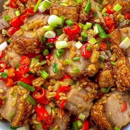 หมูกรอบคั่วพริกเกลือ พริกขี้หนูสด Crispy Pork Spicy
