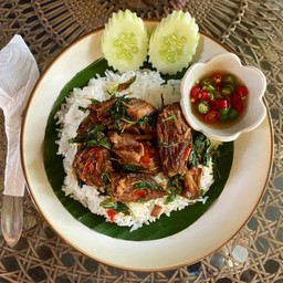 ข้าวผัดกระเพรา เนื้อตุุ๋น