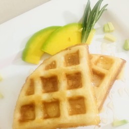 วาฟเฟิล อะโว้คาโด้ วิปครีม