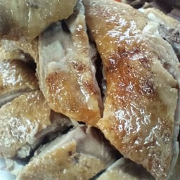 เป็ดเชอรี่พะโล้ครึ่งตัว
