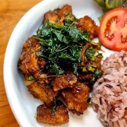 ข้าวกะเพราไก่กรอบ