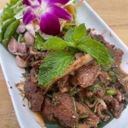 ก้อยเนื้อคั่วขม