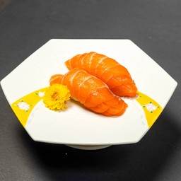 ข้าวปั้นหน้าปลาแซลมอน (2คำ)