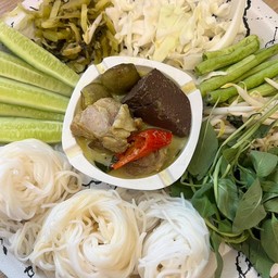 ชุดขนมจีนเขียวหวานมะเขือเปราะ+ไก่ผักสด