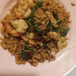 มาม่าผัดกระเพรารวมมิตร