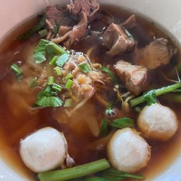 ก๋วยเตี๋ยวหมูตุ๋น