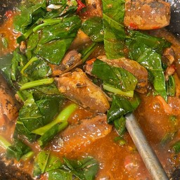 คะน้าปลากระป๋อง(กับข้าว)