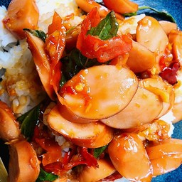 ข้าวกระเพราไส้กรอก