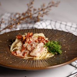 สปาเก็ตตี้ไวท์ซอสแฮม