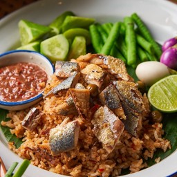 ข้าวผัดน้ำพริกปลาทูทรงเครื่อง