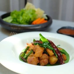 สามชั้นทอดน้ำปลา