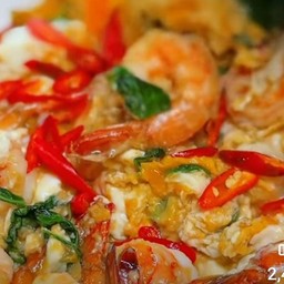 ข้าว ไข่ขยี้กุ้งใบโหระพา