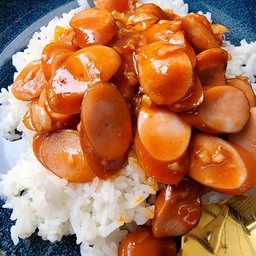 ข้าวไส้กรอกผัดซอส