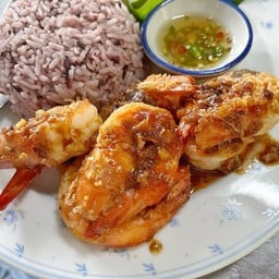 ข้าวกุ้งทอดกระเทียมพริกไทย