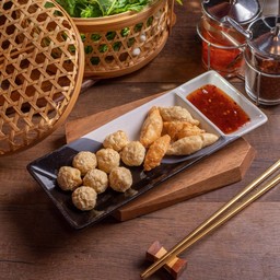 C4. ลูกชิ้นปลาทอด