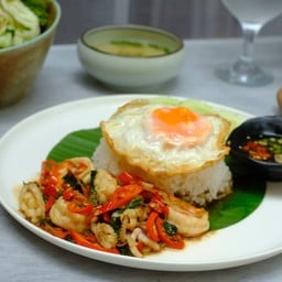 ข้าวกะเพราทะเล+ไข่ดาว