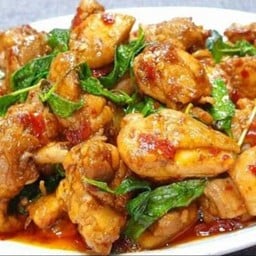 ไก่ผัดยี่หร่าพริกแห้งราดข้าว