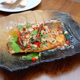 ปลากะพงยำตะไคร้