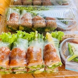 แหนมเนืองม้วนโรล (8ชิ้น)
