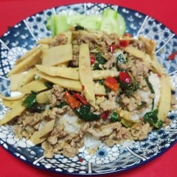 กระเพราแม่พิศ ข้าวกล่อง สุขาภิบาล 2