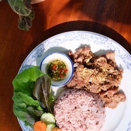 ข้าวหมูทอดกระเทียมพริกไทย