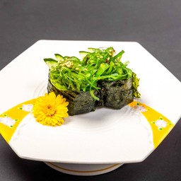 ข้าวปั้นสาหร่ายญี่ปุ่น (2คำ)