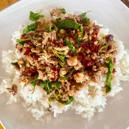 กระเพาเนื้อสับ+ไข่ดาว