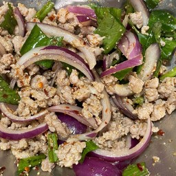 ลาบหมู (กับข้าว)