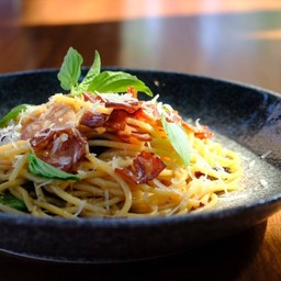 สปาเก็ตตี้ผัดพริกแห้งเบคอน