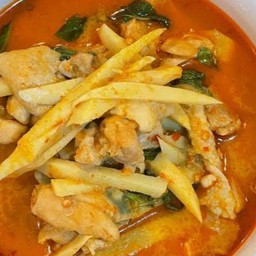 แกงไก่หน่อไม้นมสด