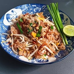 ผัดไทยหอยทอดรสเด็ดปากน้ำโพ