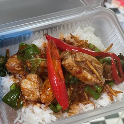 ข้าวผัดเผ็ดกระดูกอ่อน