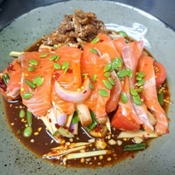 ยำปลาแซลมอนปลาร้าคำพัน