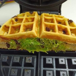 วาฟเฟิล ฝอยใบเตย+ลูกเกด