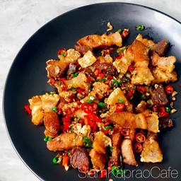 ข้าวหน้าหมูกรอบผัดพริกเกลือ