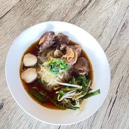ก๋วยเตี๋ยวเนื้อตุ๋น