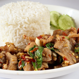ข้าวกะเพราคั่วแห้งหมูนุ่ม